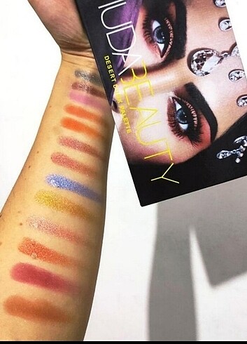 Huda Beauty Far paleti