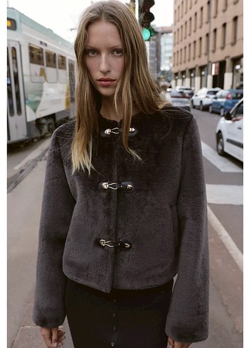 Zara Süslü Düğmeli Suni Kürk Ceket - Görsel 3