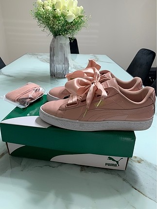 Pembe Puma