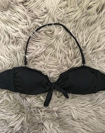 Siyah bikini üstü