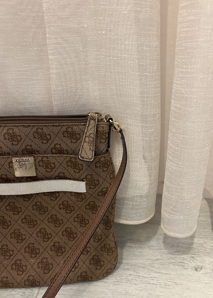 Guess postacı çanta - Görsel 2