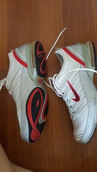 40 Beden beyaz Renk NIKE BEYAZ KIRMIZI SPOR AYAKKABI