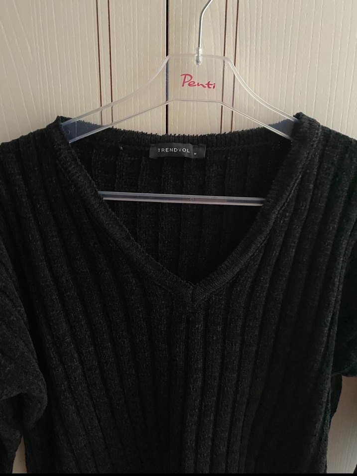 Siyah V Yaka Örgü Kadın Kazak - Görsel 3