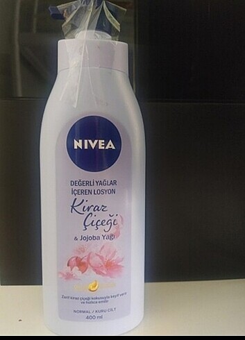 Nivea kiraz Çiçekli vücut losyonu 