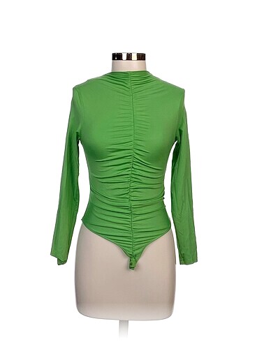 Zara Bluz %70 İndirimli.