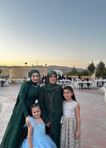 52 Beden haki Renk zümrüt yeşili abiye