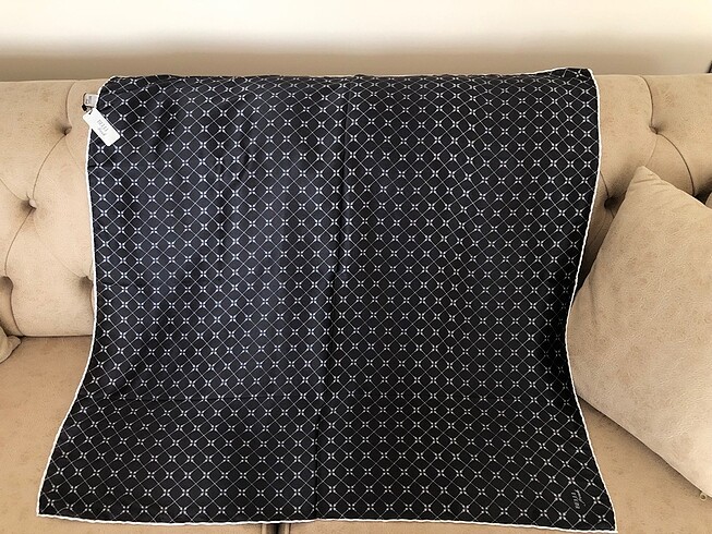  Beden Belli Scarf Eşarp