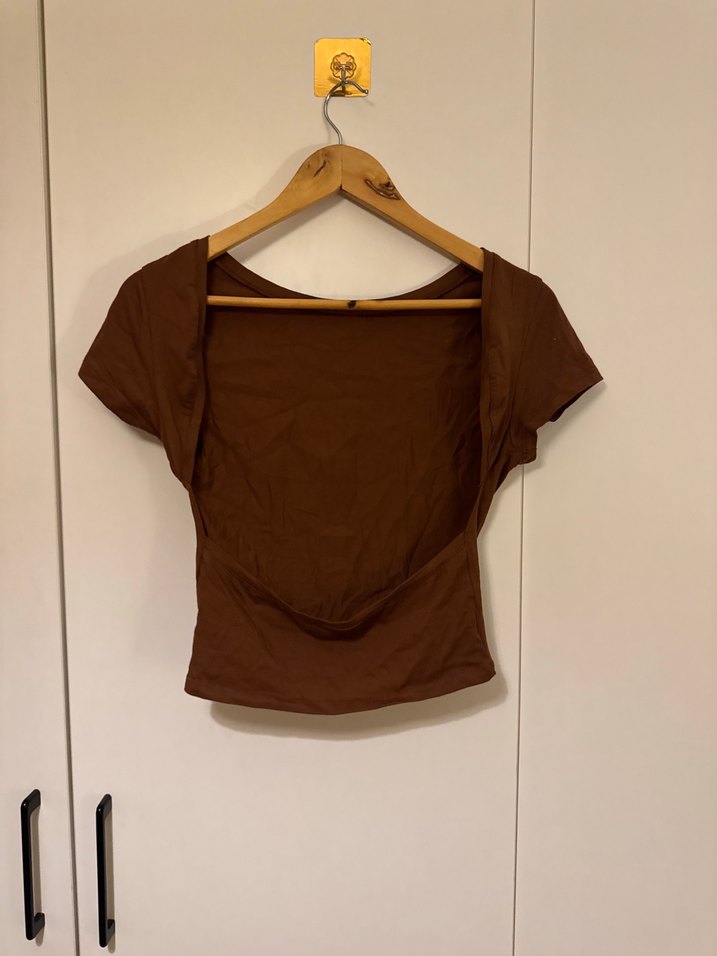 Kahverengi Sırt Detayli Crop Tişört — görsel 2/3