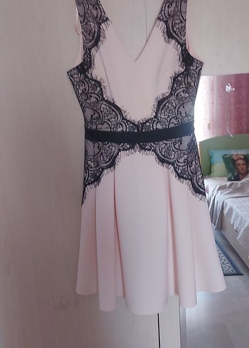 Dantel Detaylı Pembe Midi Elbise