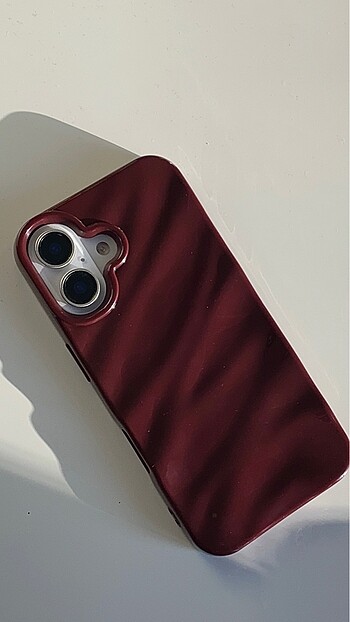iPhone 16 plus bordo