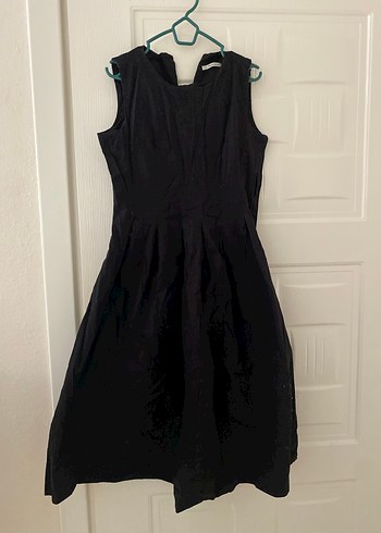 Siyah Piliseli Midi Kolsuz Elbise - Görsel 2