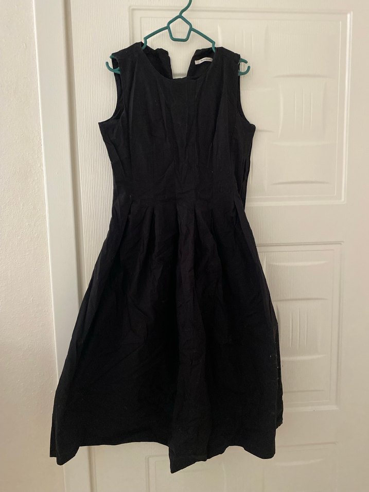 Siyah Piliseli Midi Kolsuz Elbise - Görsel 2