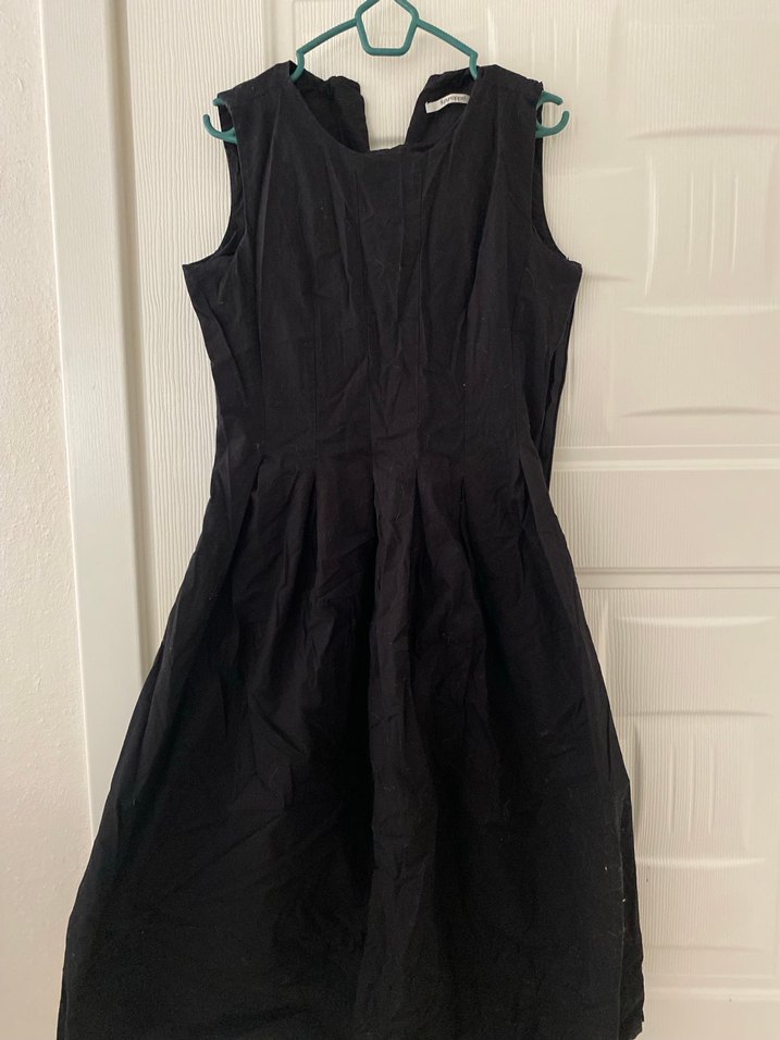 Siyah Piliseli Midi Kolsuz Elbise - Görsel 3