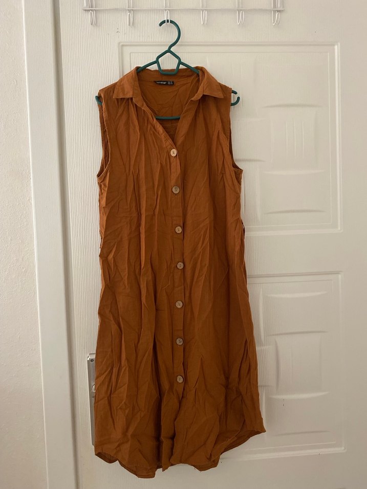 Düğmeli Kolsuz Kahverengi Keten Elbise - Görsel 2