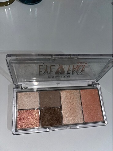  Beden ESSENCE FAR PALETİ