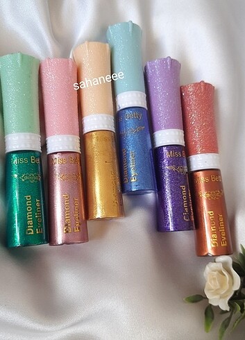 Glitter eyeliner 