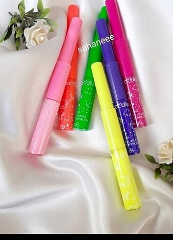 Neon eyeliner 