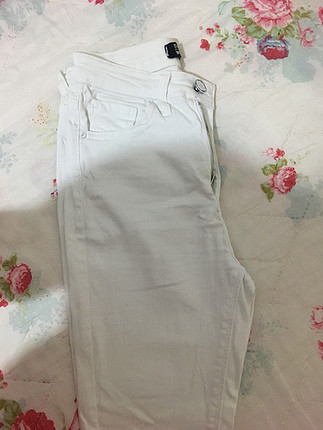 Beyaz dar paça pantolon 