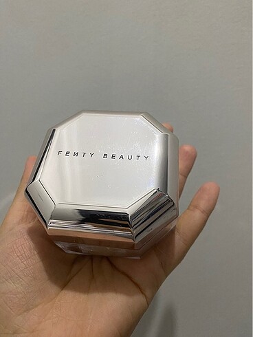 Fenty beauty pudra