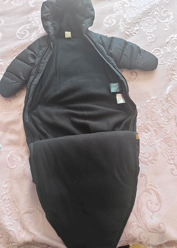 Siyah Kapüşonlu Bebek Tulum - Görsel 2