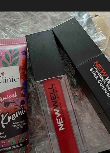 Beden kırmızı Renk New well lipstick 06 kırmızı