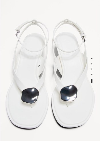 Minimalist Beyaz Dolgu Topuklu Sandalet
