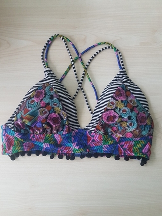 Kenti Bikini ustu