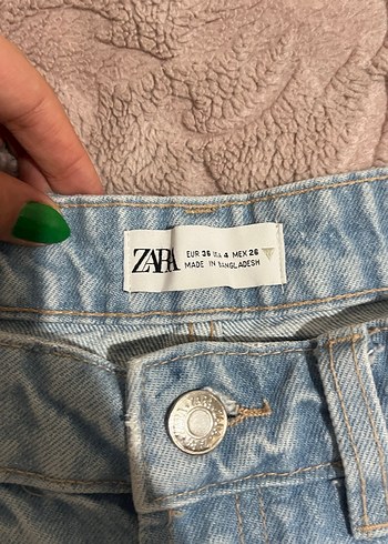 Yırtık Detaylı Mavi Mini Denim Şort - Görsel 2