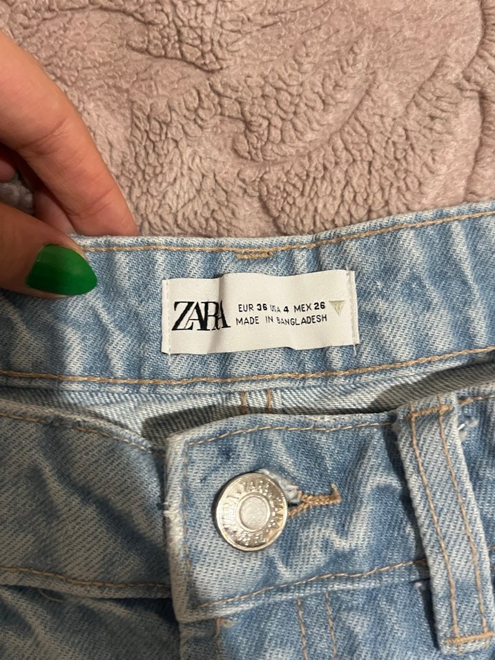 Yırtık Detaylı Mavi Mini Denim Şort - Görsel 2