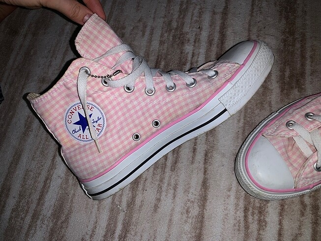Pembe kare desenli temiz converse