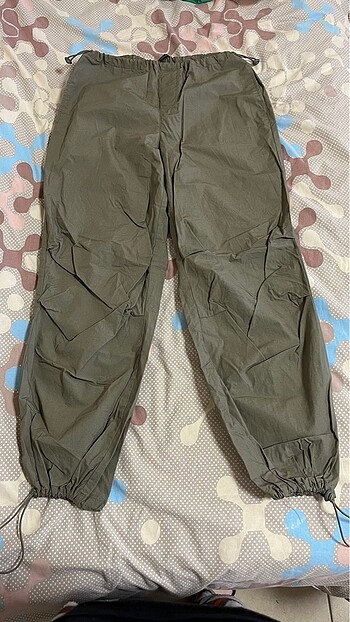 haki yeşil paraşüt pantolon