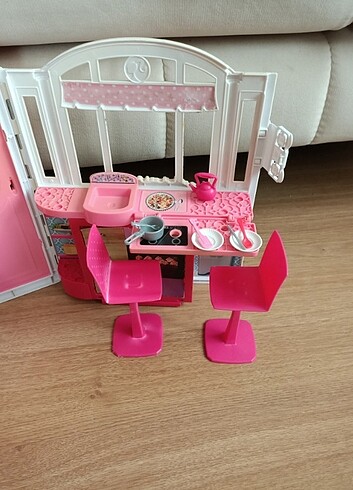  Beden Barbie evi