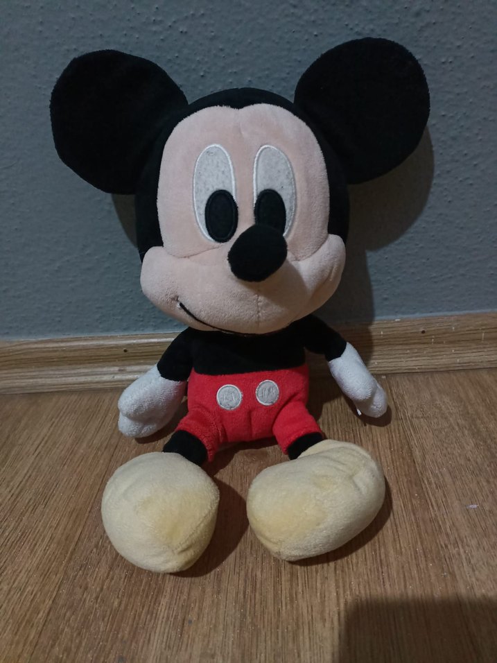 Gri ve Kırmızı Mickey Mouse Peluş Oyuncak - Görsel 3