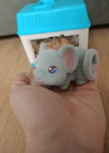 Küçük Hayvan Figürleri ve Mavi Oyuncak Kafes - Görsel 3