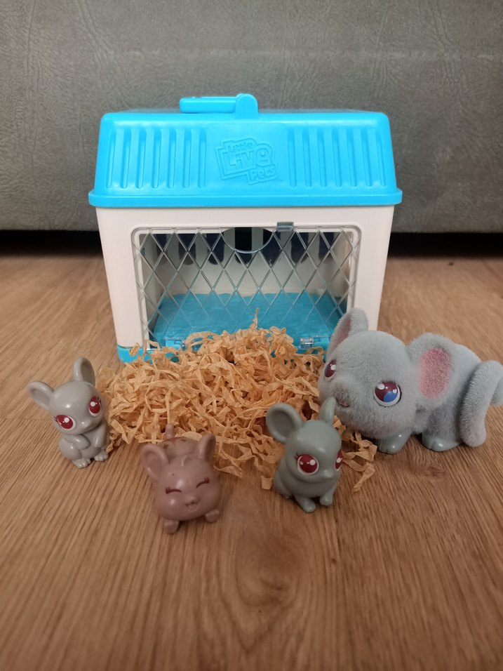 Küçük Hayvan Figürleri ve Mavi Oyuncak Kafes - Görsel 2