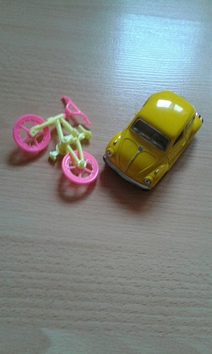 oyuncak araba ve bisiklet