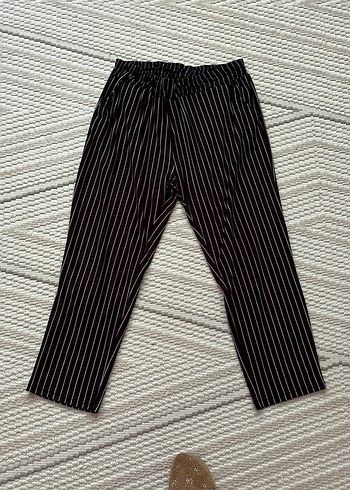 Kadın Siyah Çizgili Pilili Kumaş Pantolon