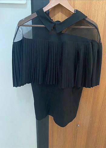 Kısa Kollu, Pilili, Yüksek Yakalı Siyah Goth Bluz