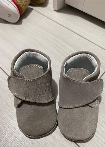 Chakra Marka Gri Süet Bebek İlk Adım Ayakkabısı