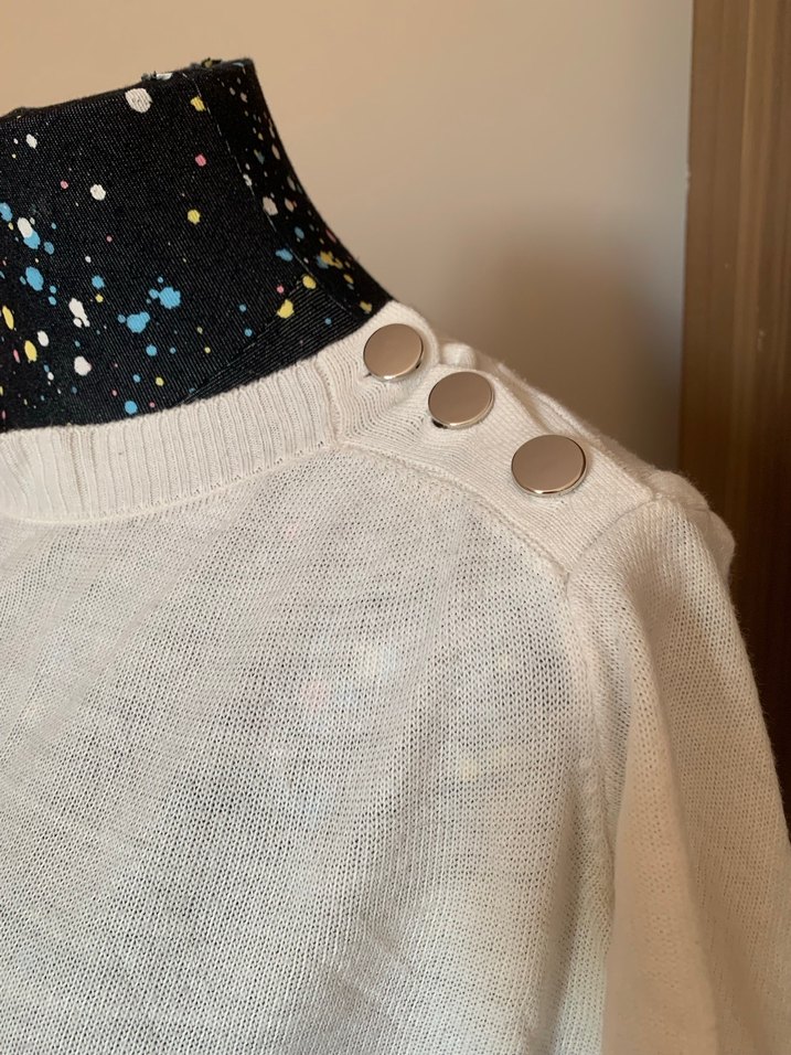 Düğmeli Beyaz Kadın Kısa Kollu Triko - Görsel 3