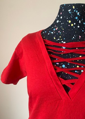 Kısa Kollu V Yaka Kırmızı Tişört - Görsel 2