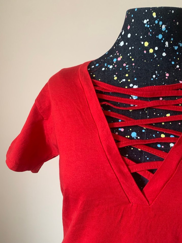 Kısa Kollu V Yaka Kırmızı Tişört - Görsel 2