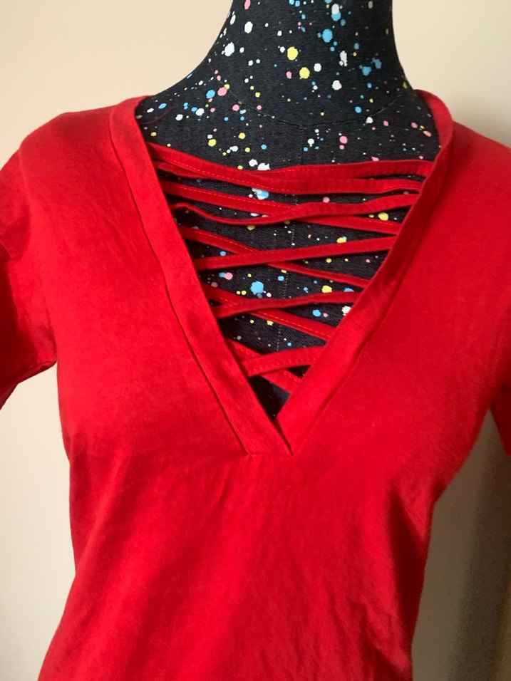 Kısa Kollu V Yaka Kırmızı Tişört - Görsel 3