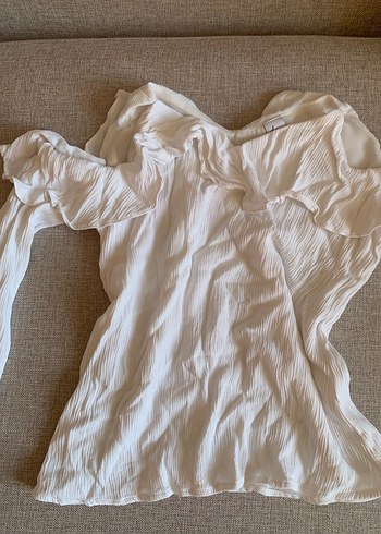 Beyaz Drapeli Omzu Açık Bluz - Görsel 15