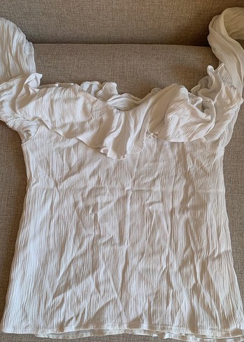 Beyaz Drapeli Omzu Açık Bluz - Görsel 14