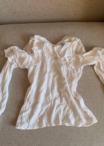 Beyaz Drapeli Omzu Açık Bluz - Görsel 8