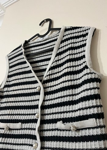 Gri Çizgili V Yaka Kısa Örgü Kadın Yelek - Görsel 3