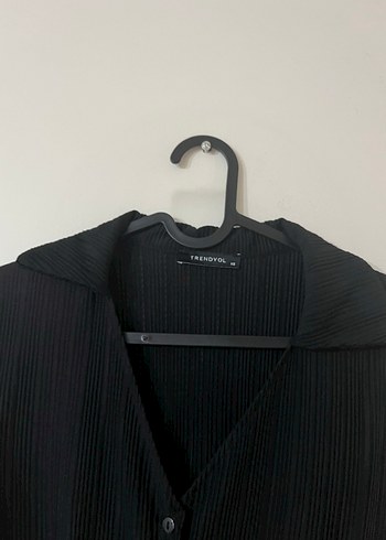 Siyah Piliseli Uzun Kollu V-Yaka Gömlek - Görsel 3