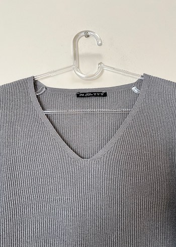 Gri V Yaka Uzun Kollu Triko Kazak - Görsel 3