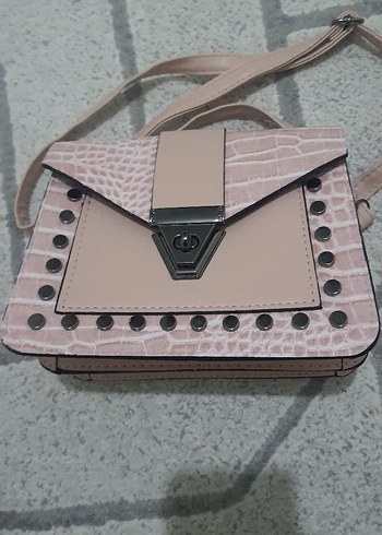 Pembe Yılan Derisi Desenli zımbalı Çanta